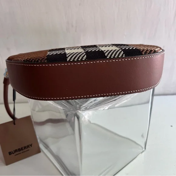 🔴SOLD🔴 BURBERRY Olympia Check Jacquard Pouch-Birch Brown - Picture 9 of 15